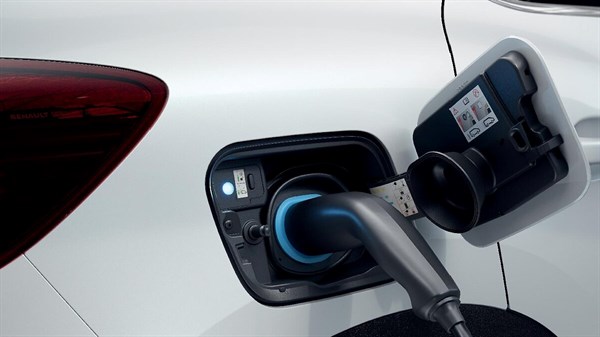 Renault Captur R.S. Line E-Tech Hybrid - charging port