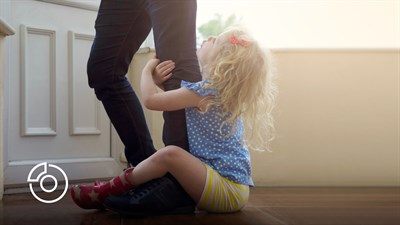 Renault Service - small girl grabbing parent's leg